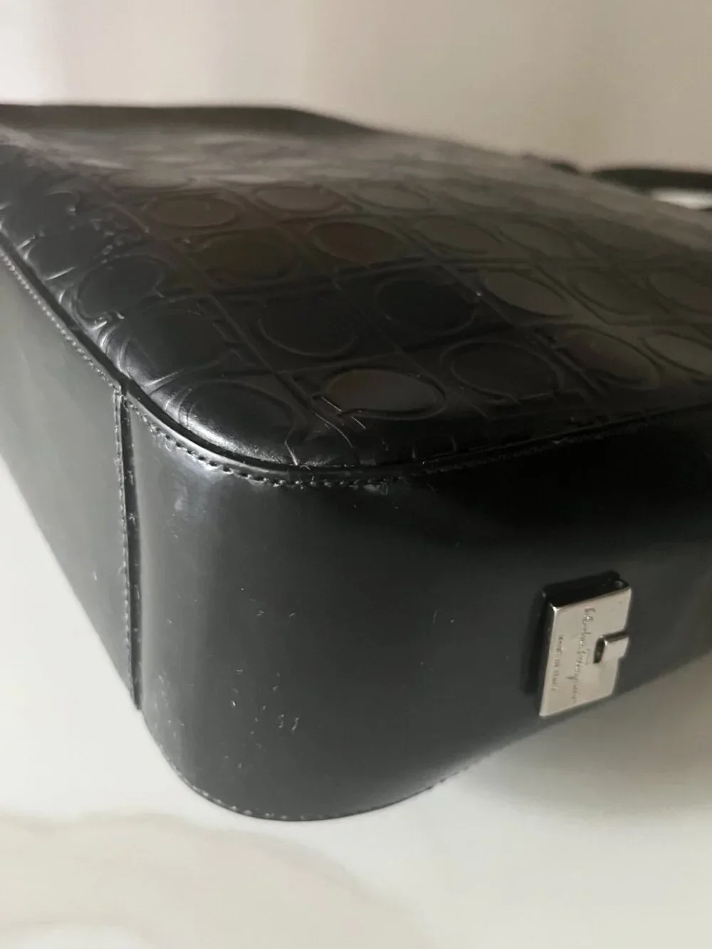 Ferragamo Gancini Embossed Black Leather Shoulder Bag AU-21 1796 - Picture 7 of 16